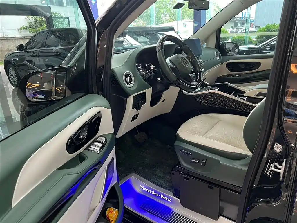 Mercedes-Benz Vito 2023 2.0T Elite 7 мест