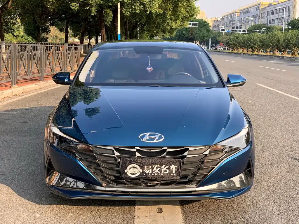 HYUNDAI ELANTRA