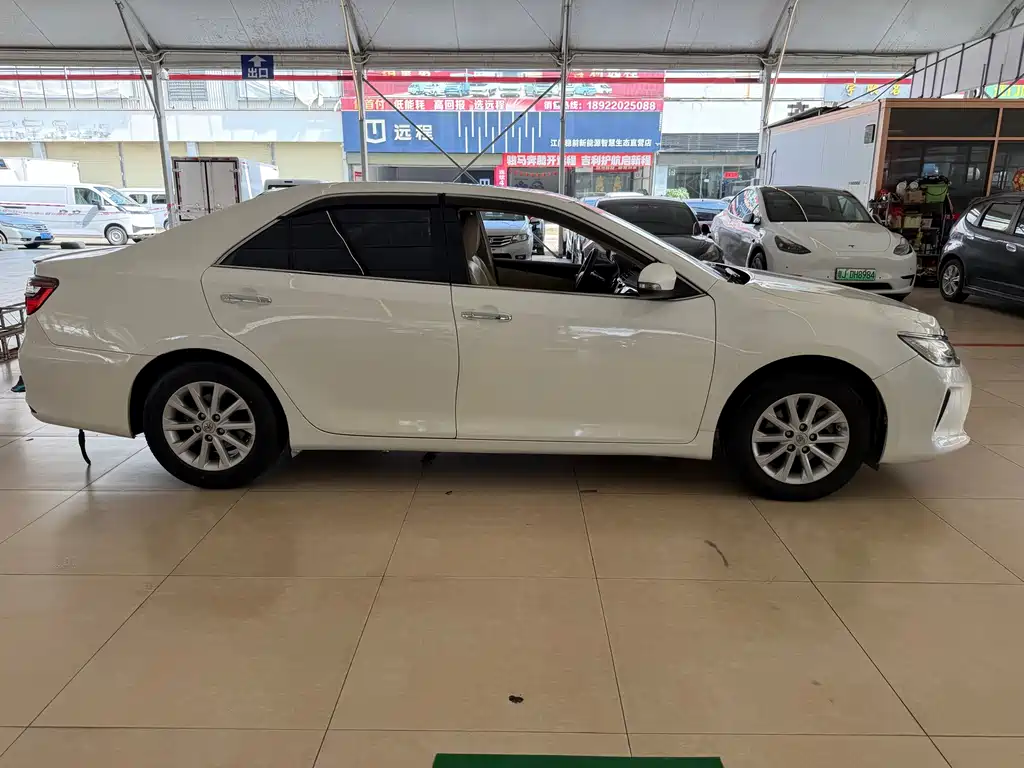 Toyota Camry — миниатюра 11