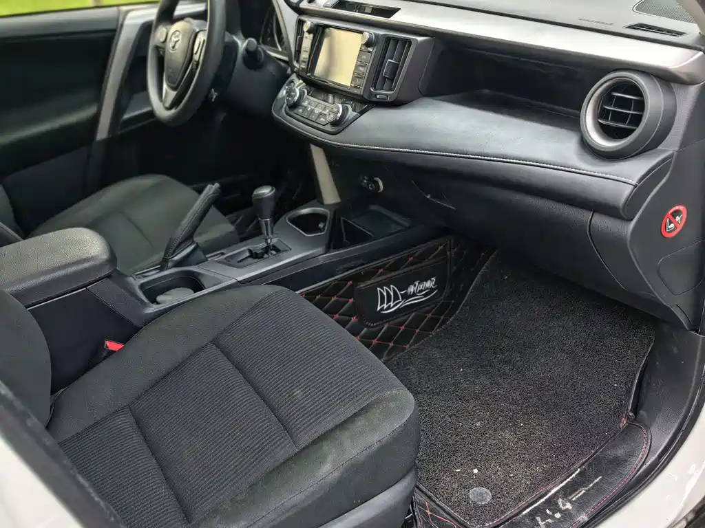 Toyota RAV4 — миниатюра 8