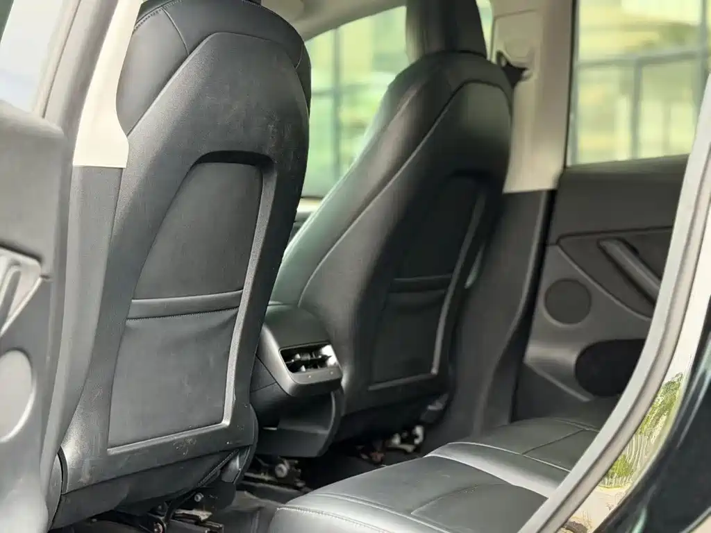 Tesla Model Y — миниатюра 5