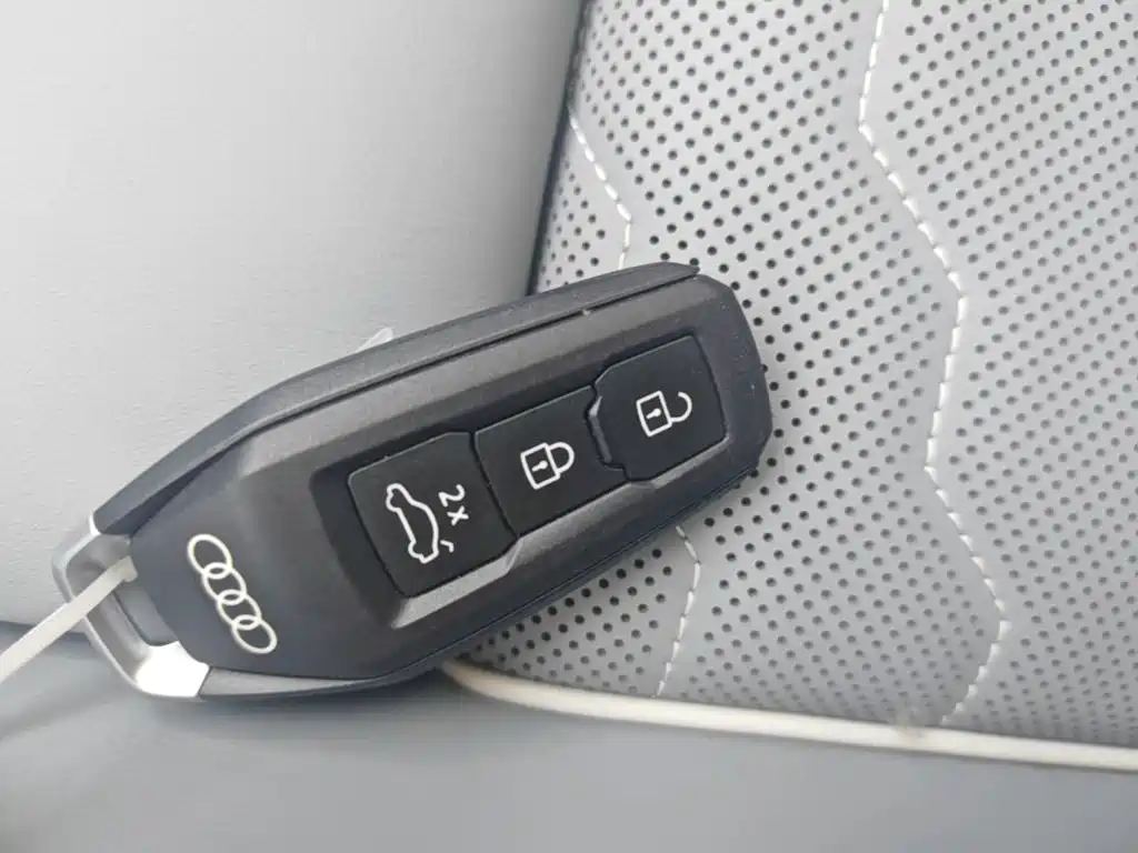 Audi Q6L e-tron — миниатюра 13