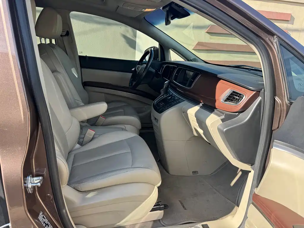 Buick GL8 — миниатюра 8