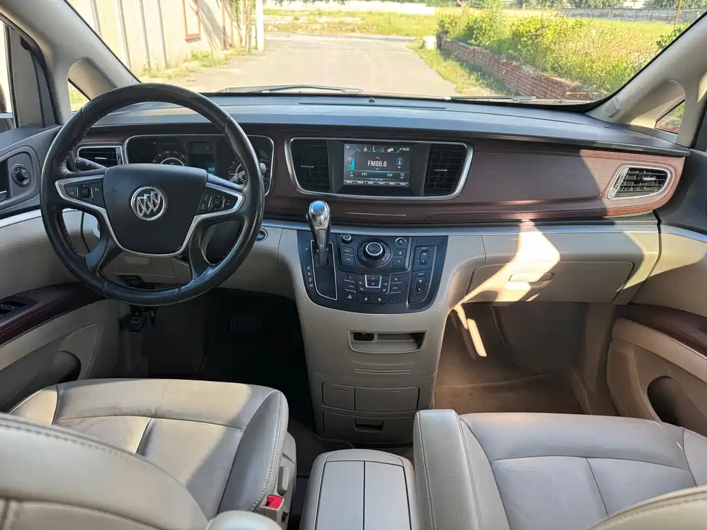 Buick GL8 — миниатюра 7