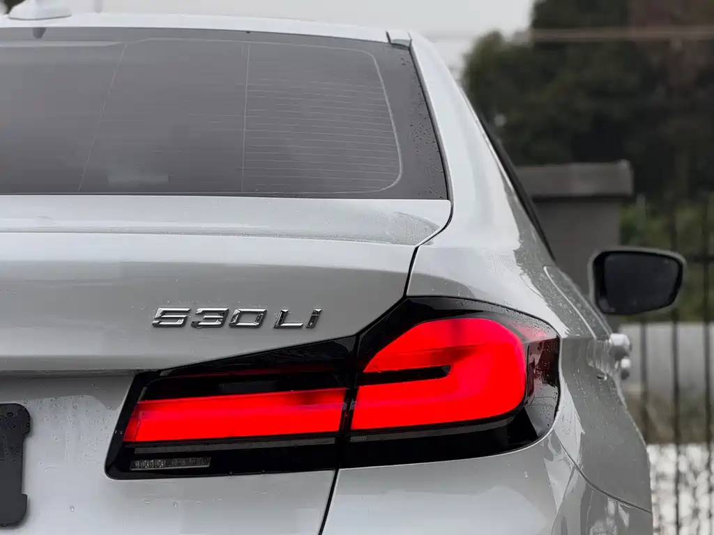 BMW 5 Series — миниатюра 9