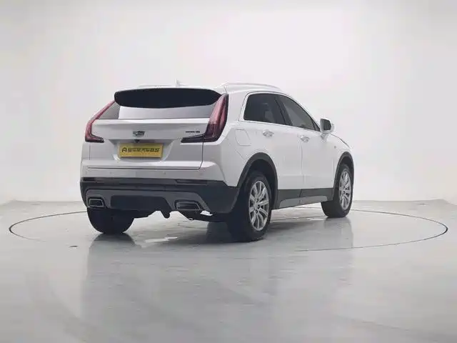 CADILLAC XT4