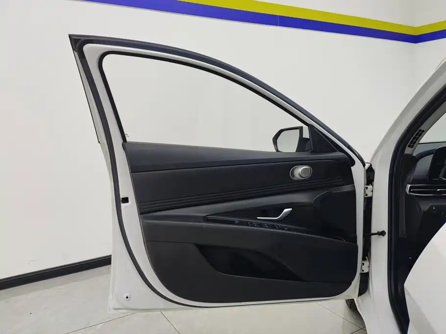 Hyundai Elantra — миниатюра 7