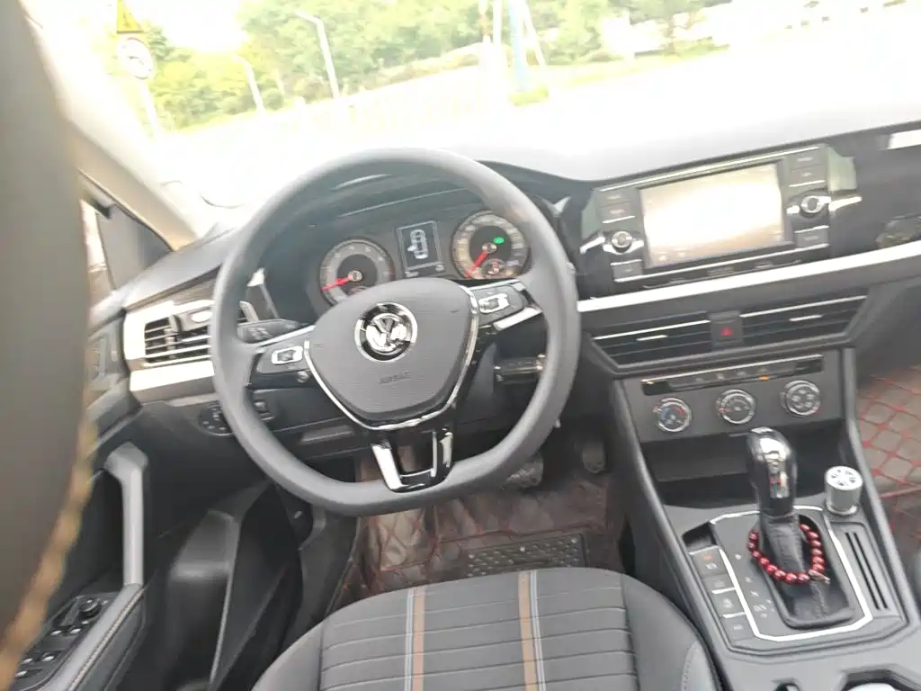 Volkswagen Lavida — миниатюра 3