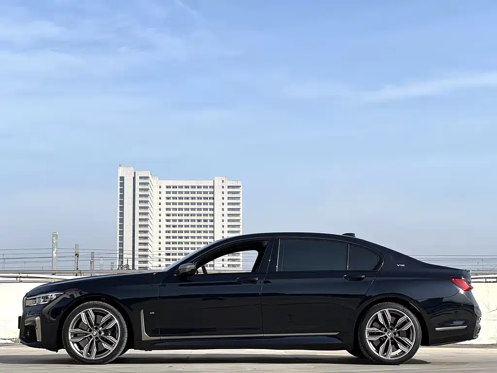 BMW 7 Series — миниатюра 16