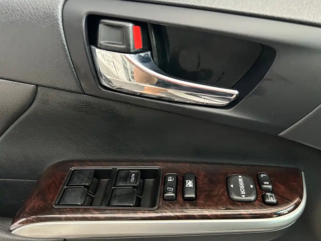 Toyota Camry — миниатюра 25
