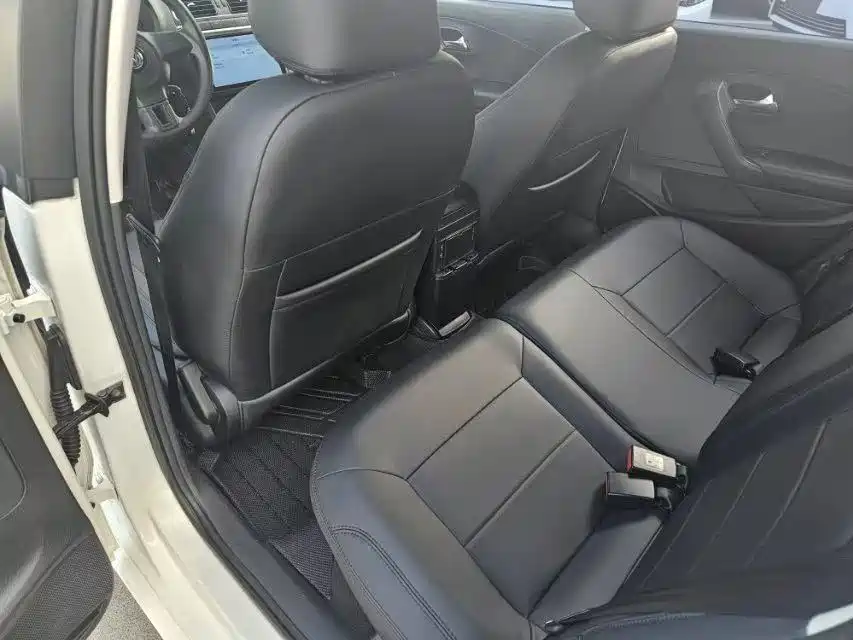 Volkswagen Polo 2011 1.4L AT
