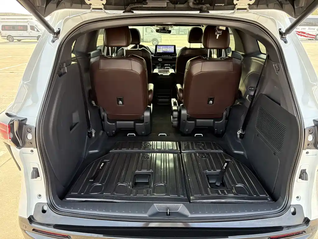 Toyota Granvia — миниатюра 14