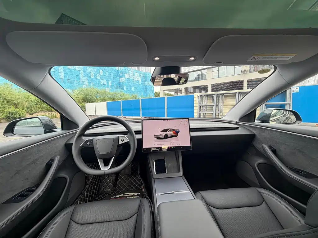 Tesla Model 3 — миниатюра 6