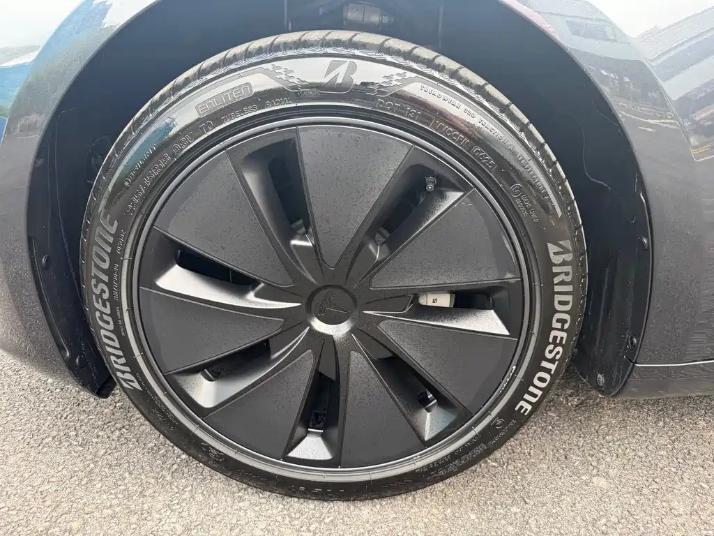 Tesla Model 3 — миниатюра 14