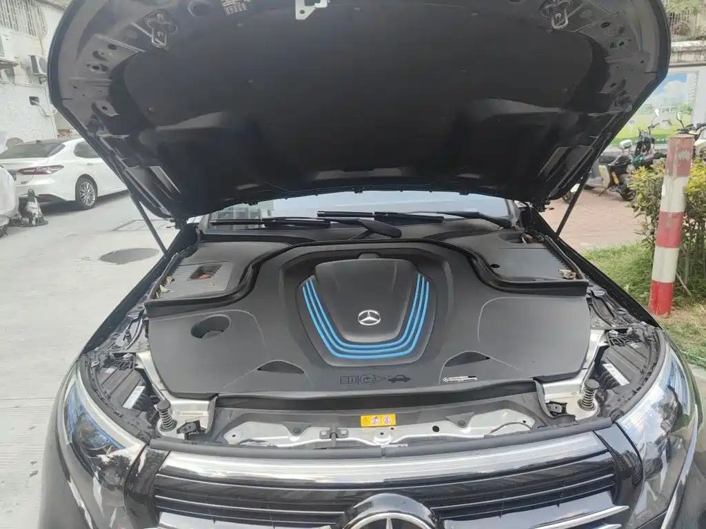 Mercedes-Benz EQC — миниатюра 21