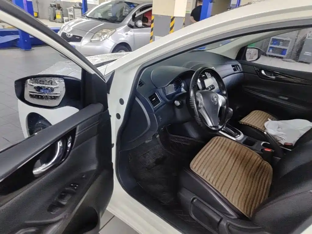 Nissan Tiida — миниатюра 14