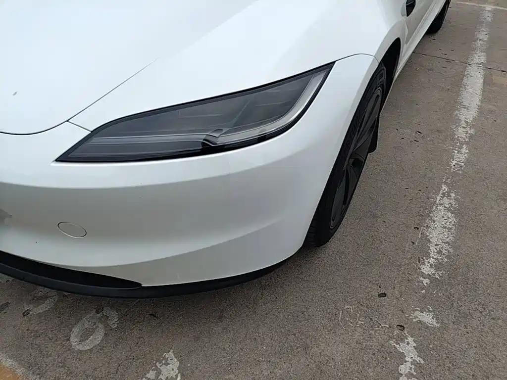 Tesla Model 3 — миниатюра 24