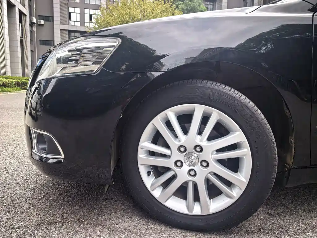 Toyota Camry — миниатюра 5