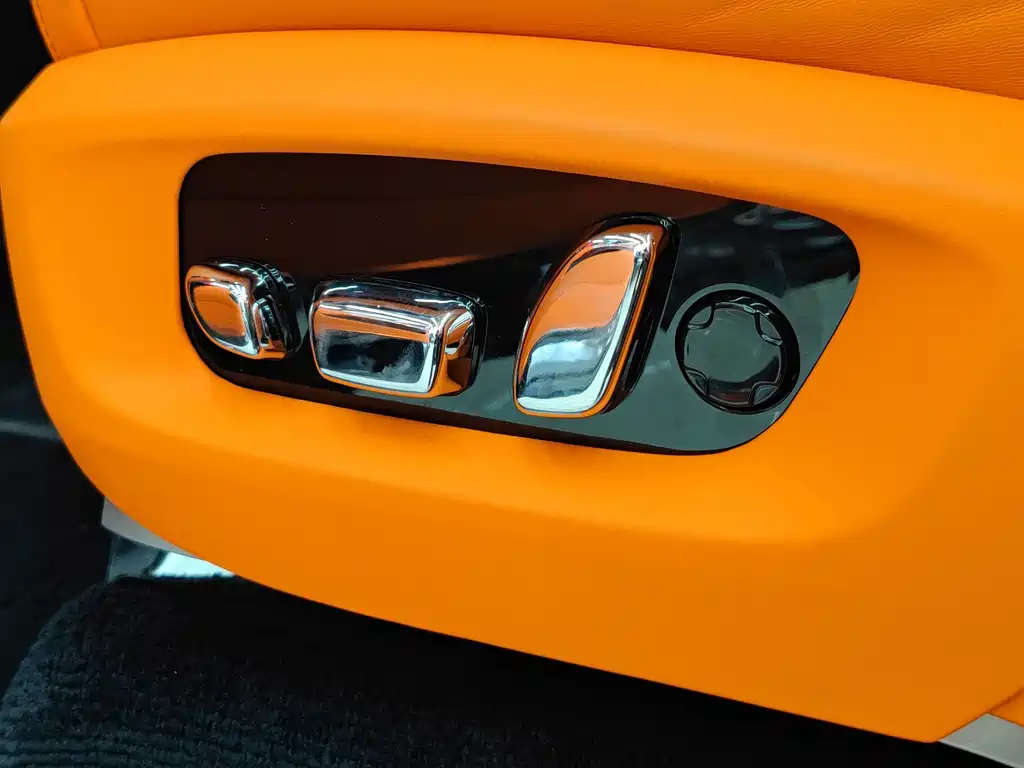 Rolls-Royce Cullinan — миниатюра 17