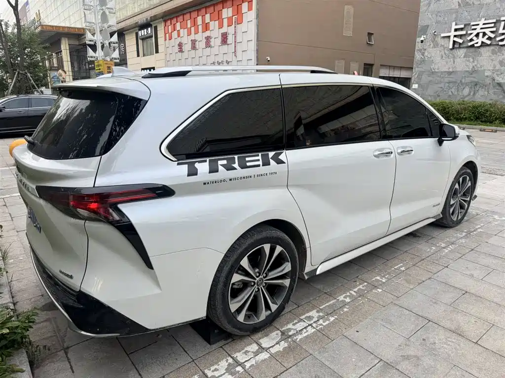 Toyota Granvia 2023 2.5L Luxury PLUS