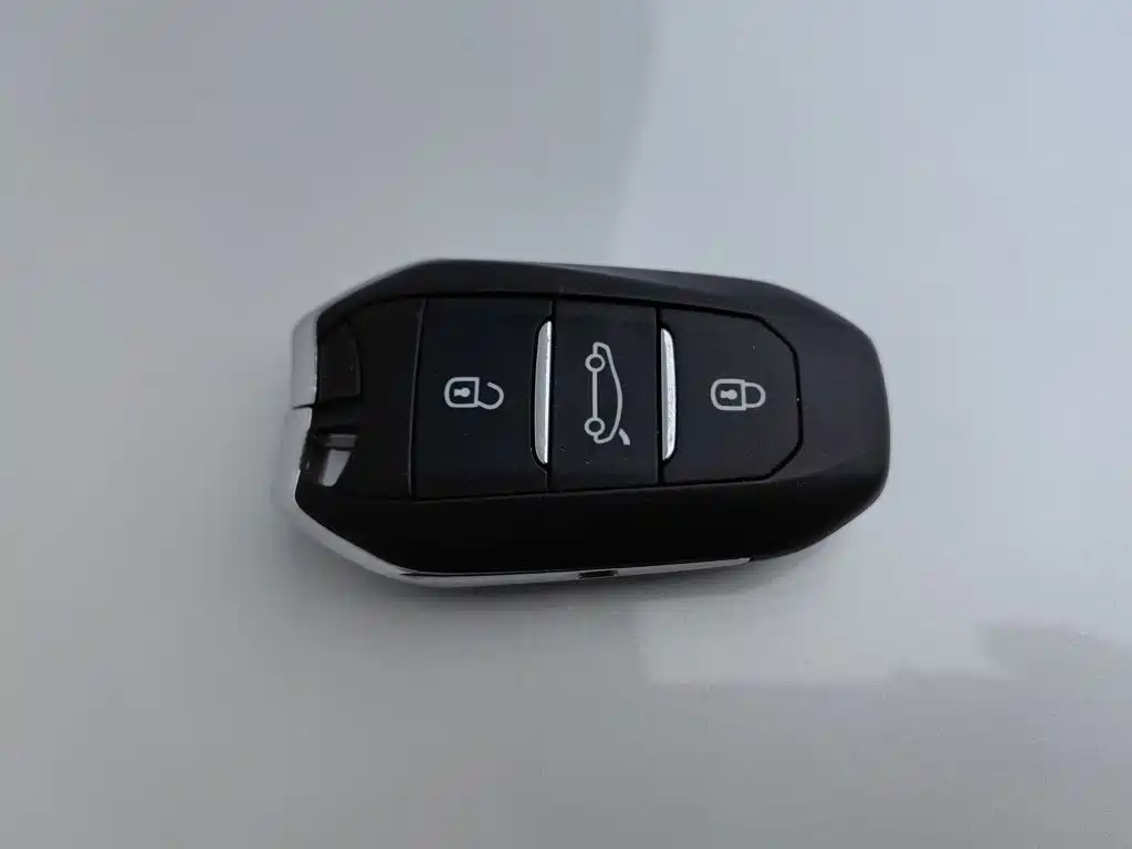 Peugeot 408 — миниатюра 19