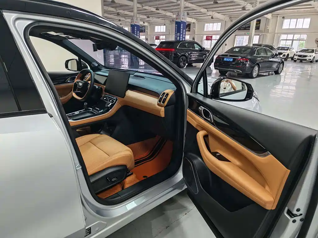 Geely Boyue L — миниатюра 13