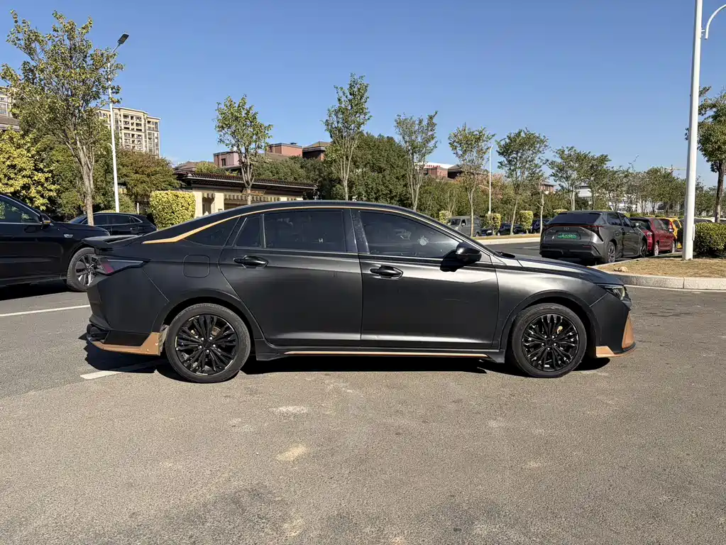 DONGFENG YI HYUN MAX