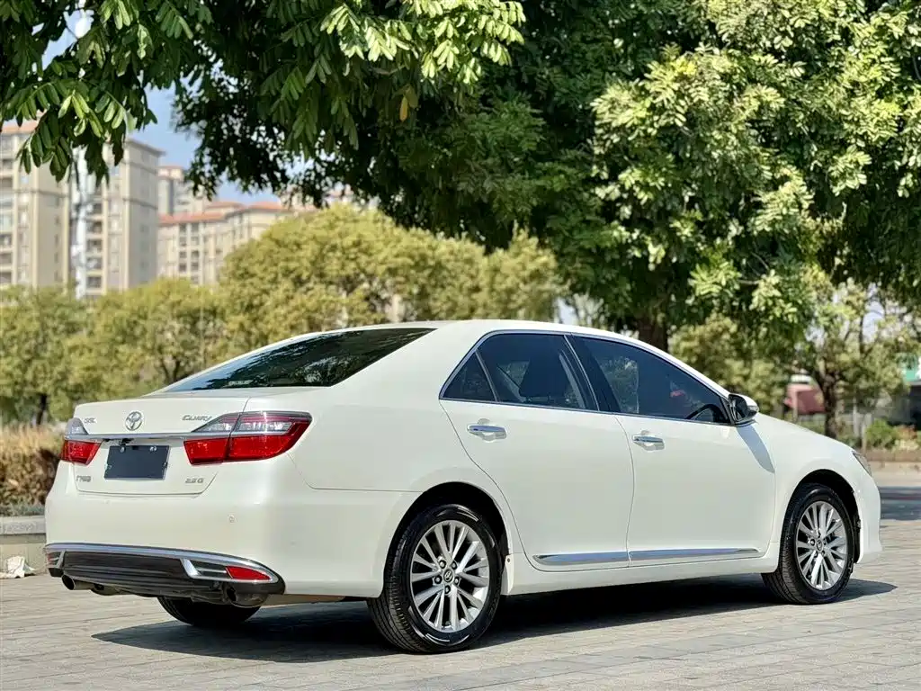 TOYOTA CAMRY