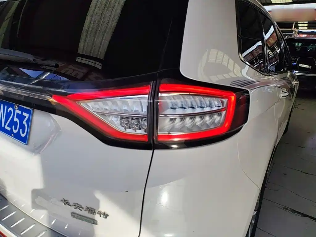 Ford Edge — миниатюра 8
