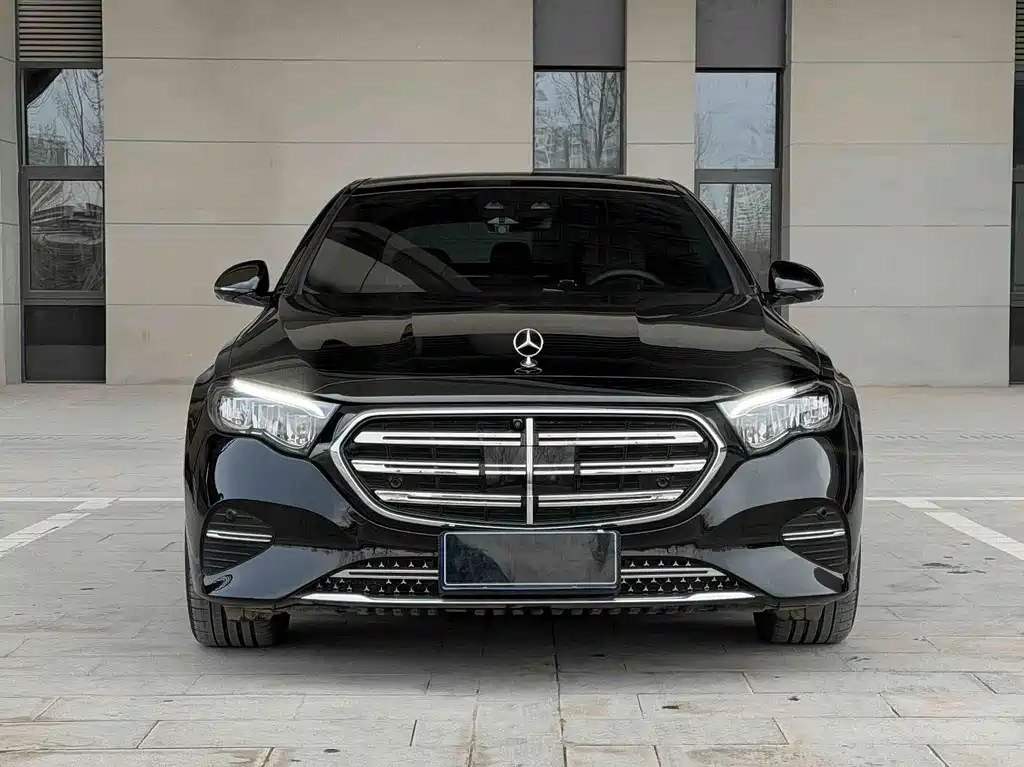Mercedes-Benz E-Class — миниатюра 2