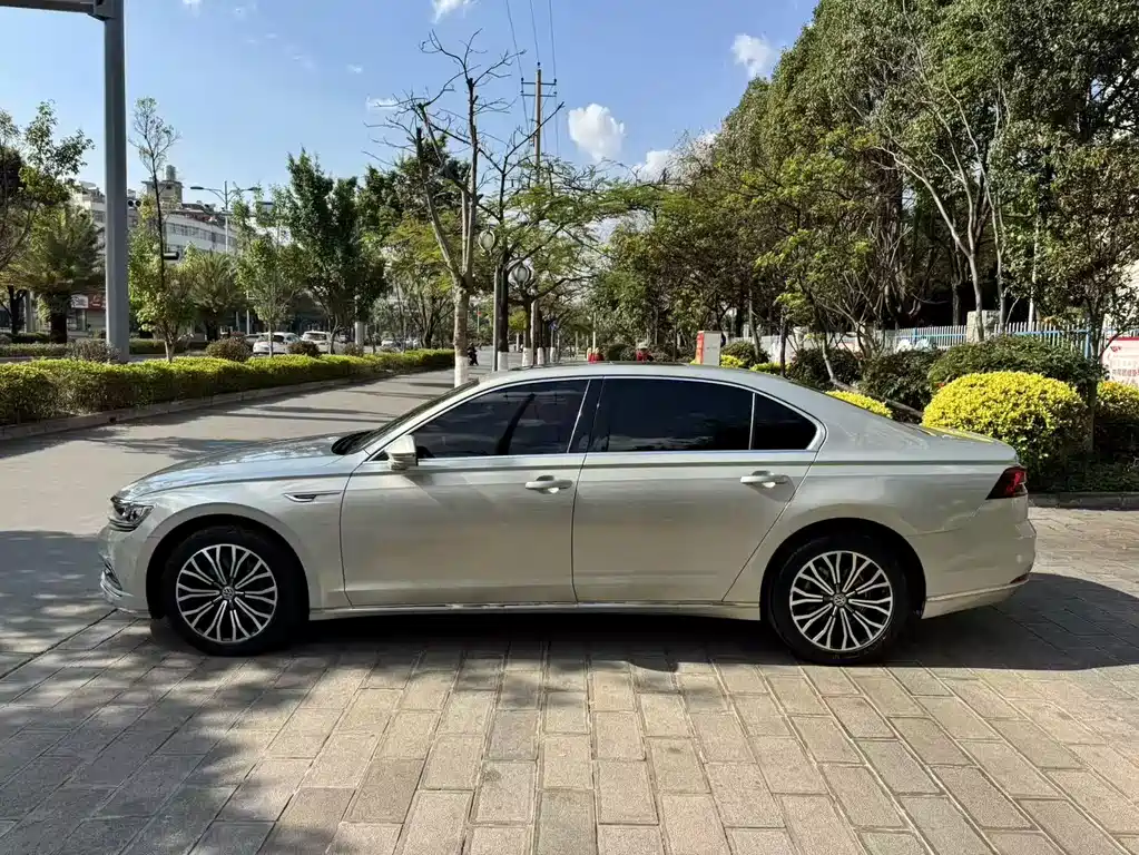 Volkswagen Phideon — миниатюра 7