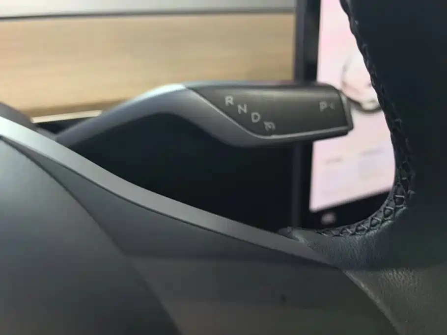 Tesla Model Y — миниатюра 16
