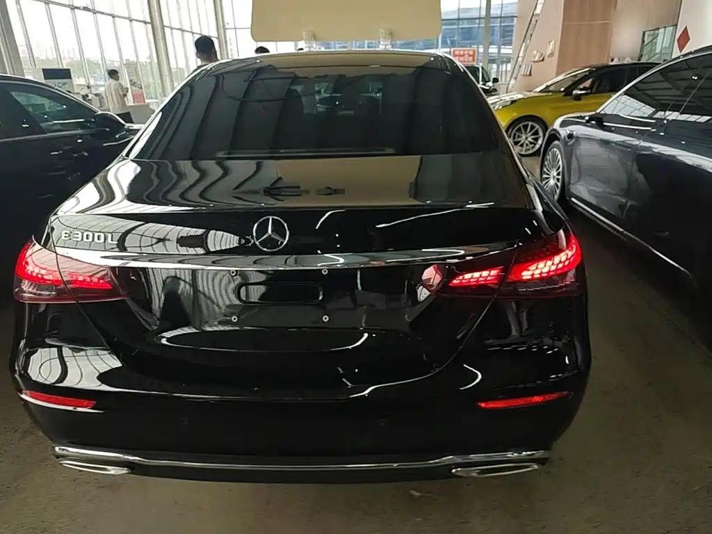 Mercedes-Benz E-Class — миниатюра 6