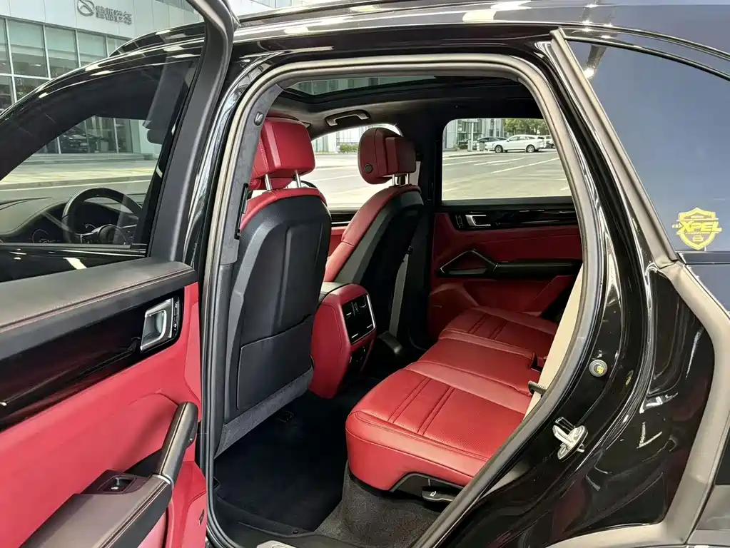 Porsche Cayenne — миниатюра 6