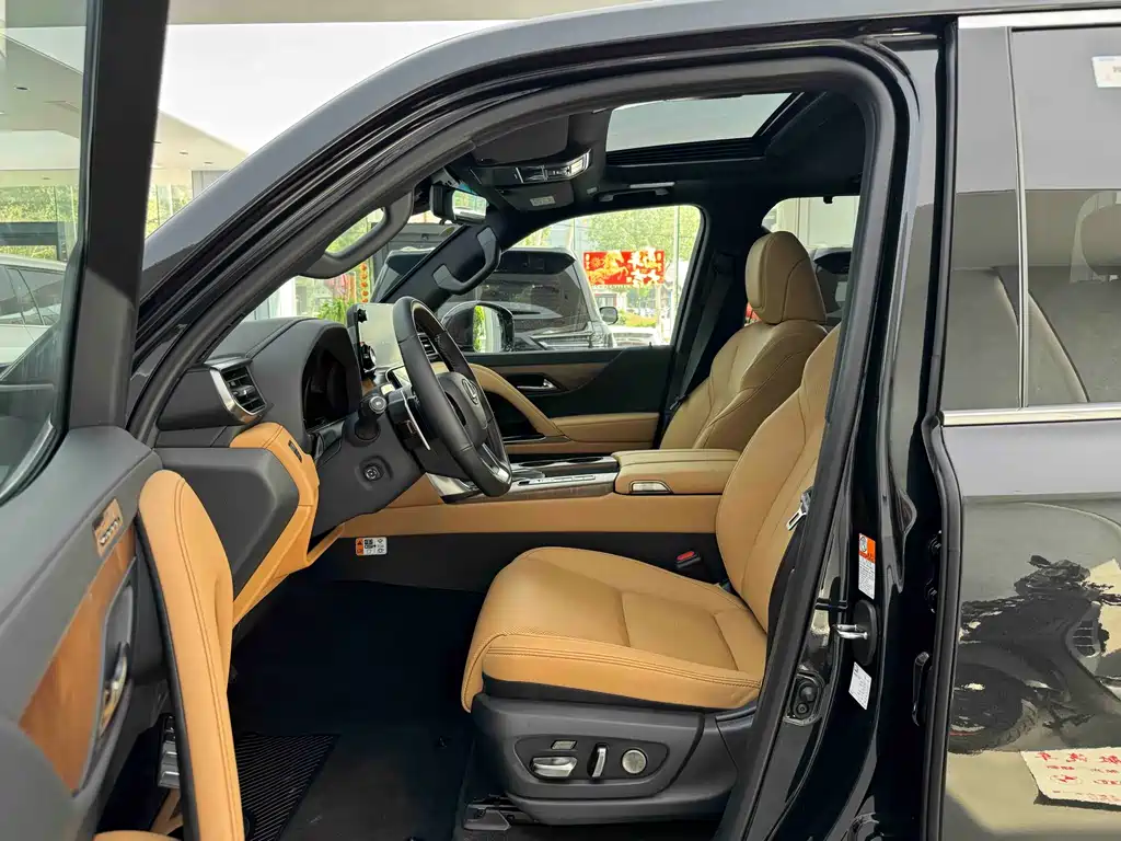 Lexus LX 2025 700h