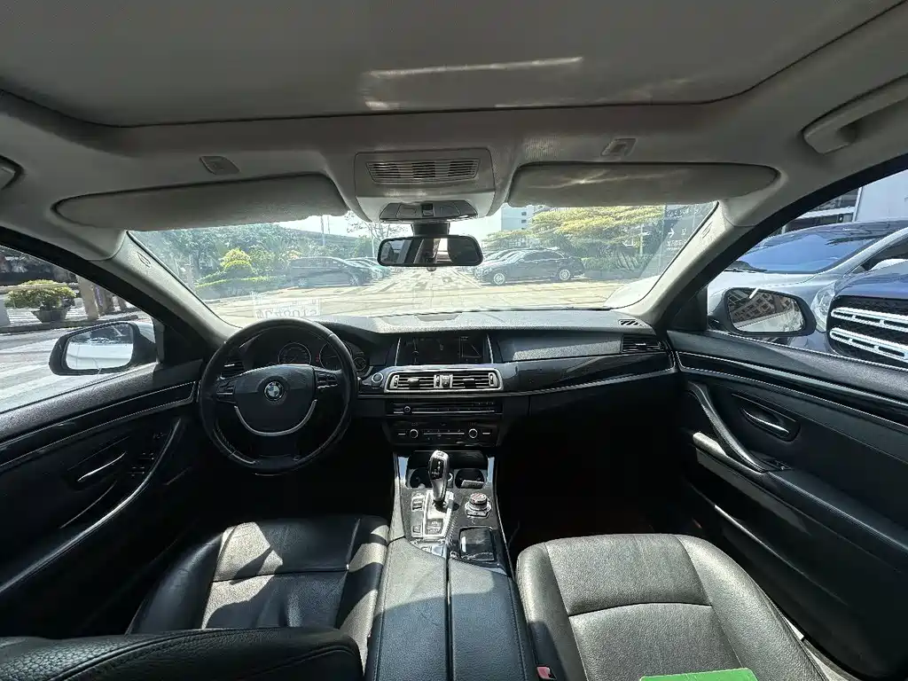 BMW 5 Series — миниатюра 9