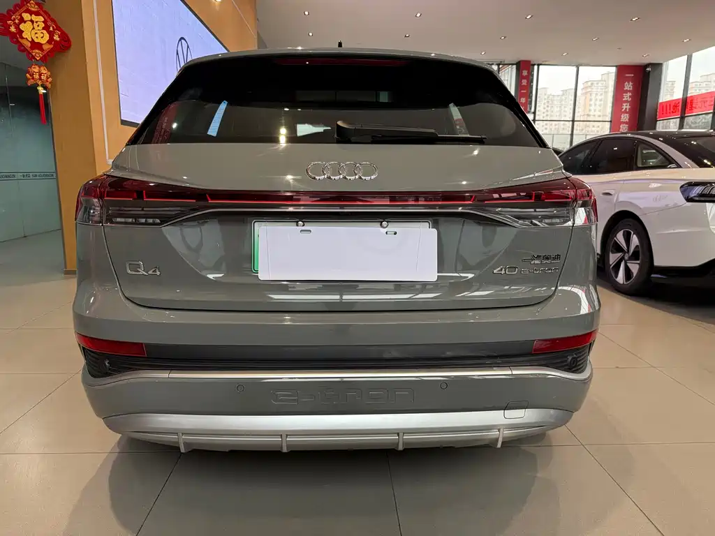 AUDI Q4 E TRON