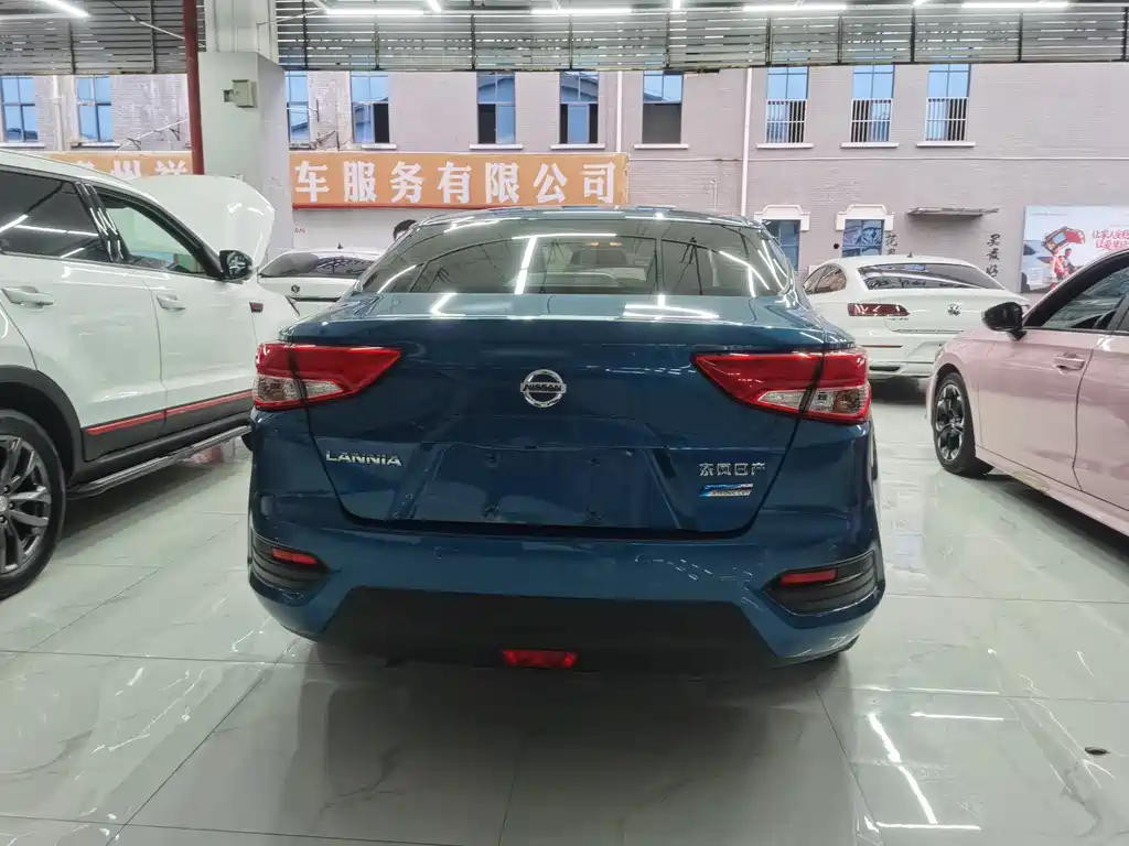 Nissan Bluebird 1.6L CVT Smart Cool Trend Sound Edition, фото 7