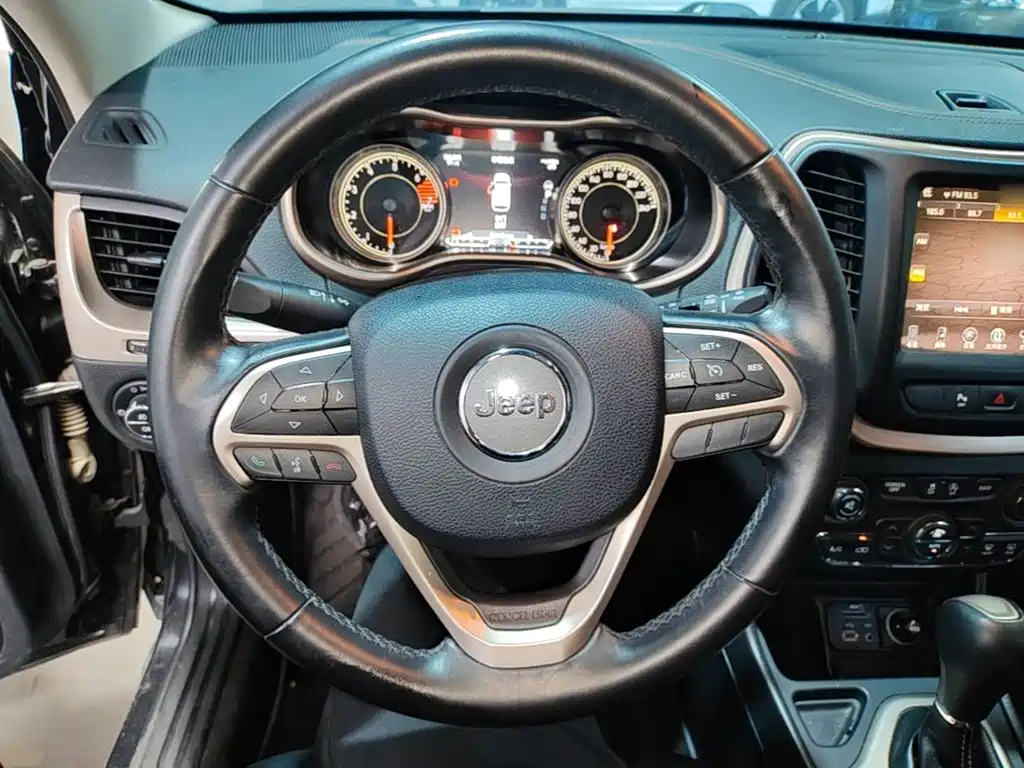 Jeep Cherokee — миниатюра 7