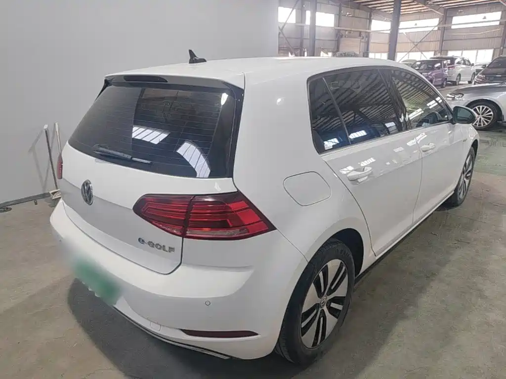 Volkswagen Golf EV — миниатюра 7