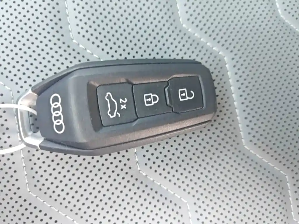 Audi Q6L e-tron — миниатюра 13