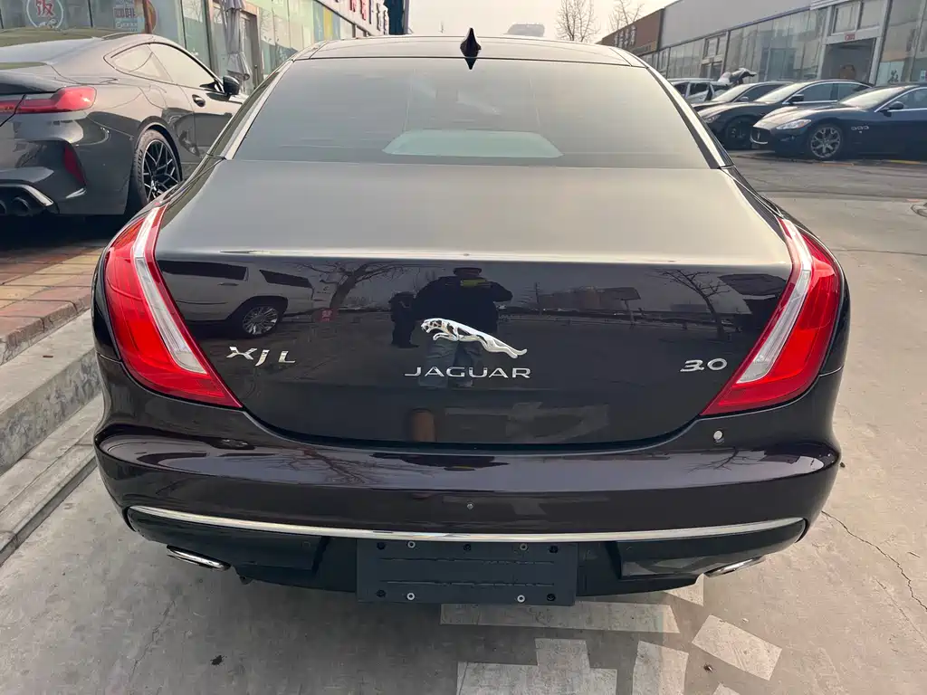 JAGUAR XJ
