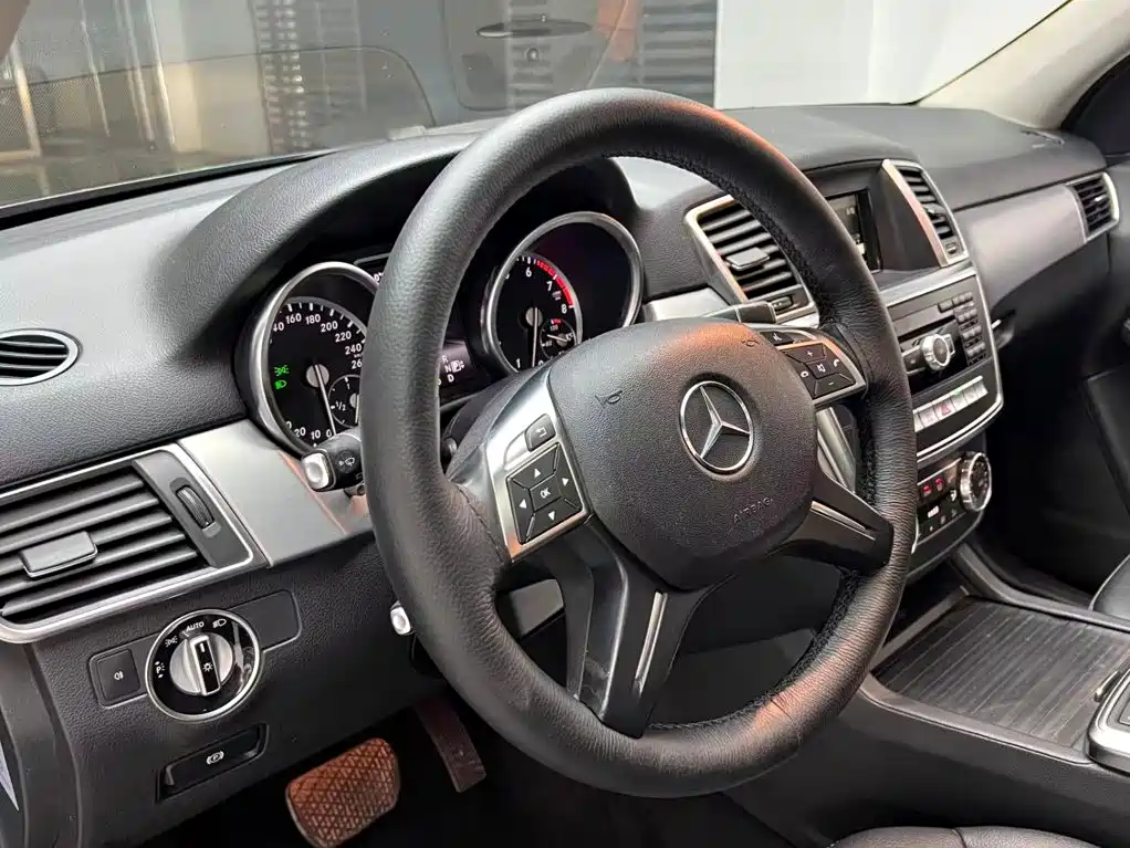 Mercedes-Benz M-Class — миниатюра 9