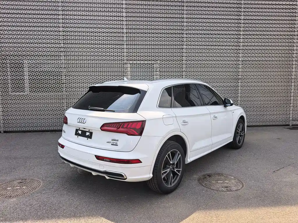 Audi Q5L — миниатюра 2