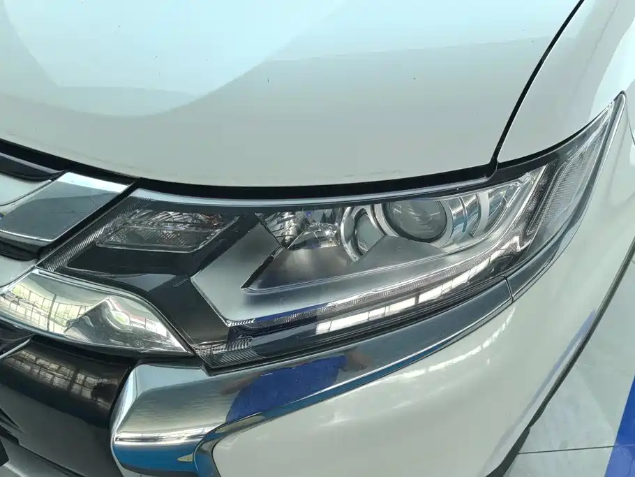 Mitsubishi Outlander — миниатюра 5