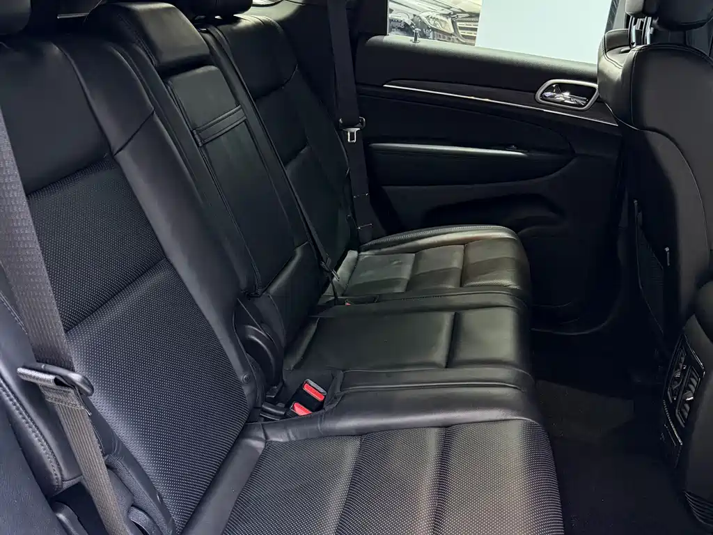 Jeep Grand Cherokee (Import) — миниатюра 12
