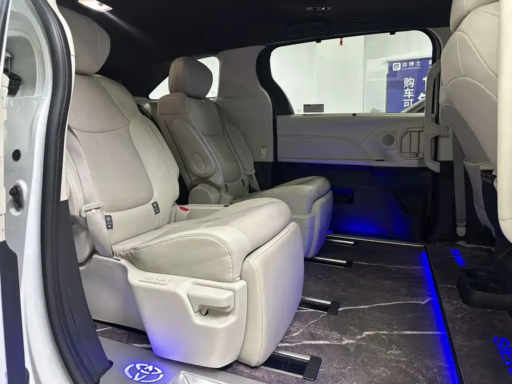 Toyota Sienna — миниатюра 17