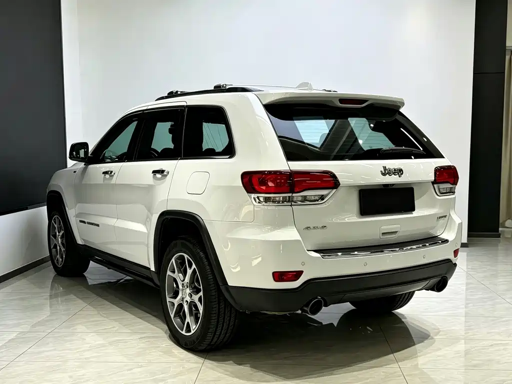 Jeep Grand Cherokee (Import) — миниатюра 4