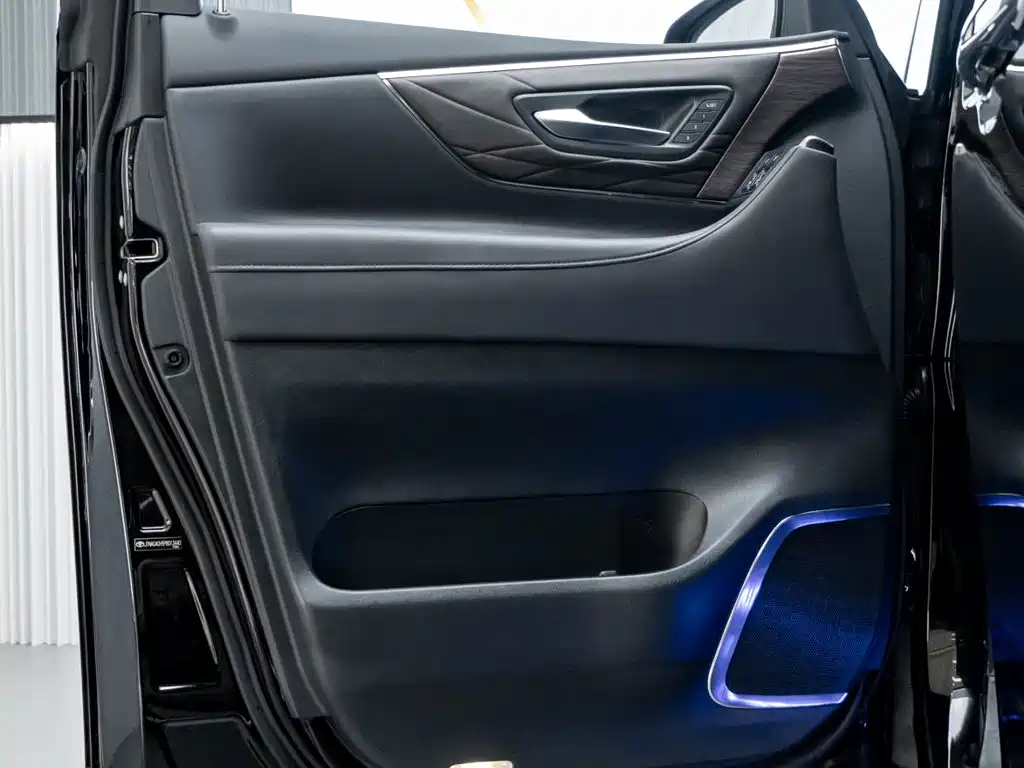 Toyota Vellfire — миниатюра 21