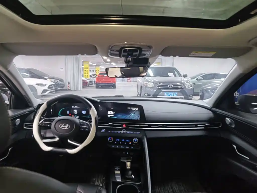 Hyundai Elantra — миниатюра 18